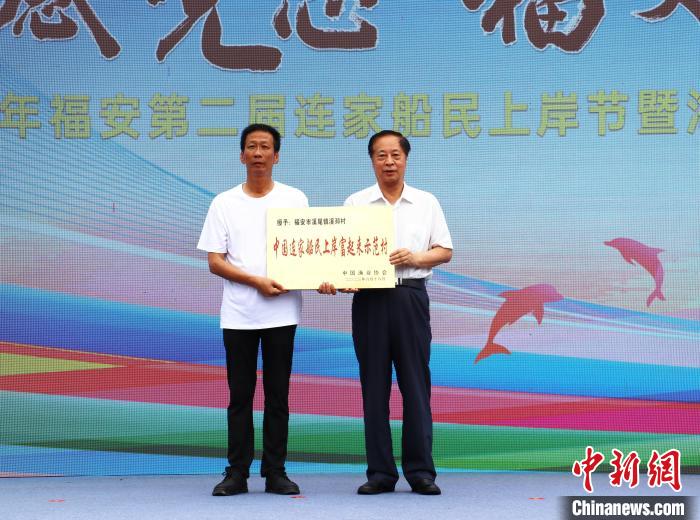 溪邳村獲“中國連家船民上岸富起來示范村”榮譽稱號?！×珠派?攝